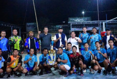 Ratusan Warga Saksikan Final Sparing Voli Desa Pangkul, Tim Kodim Keluar Sebagai Juara