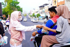 Peduli Dampak Kabut Asap, TP PKK dan DWP Prabumulih Bagikan Masker Gratis