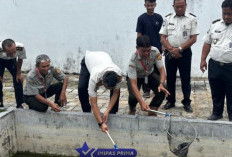 Rutan Prabumulih Hadirkan Program Produktif, Panen Lele hingga Tanam Pakcoy