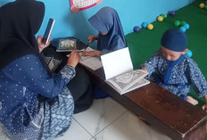 Usai Salat Dhuha, Siswa TK IT Shoutul Quran Prabumulih Antusias Belajar Iqro