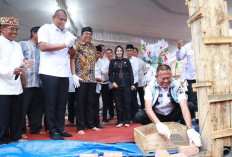 Wali Kota Prabumulih Letakkan Batu Pertama Masjid Al Barokah, Ajak Masyarakat Bersatu dalam Pembangunan